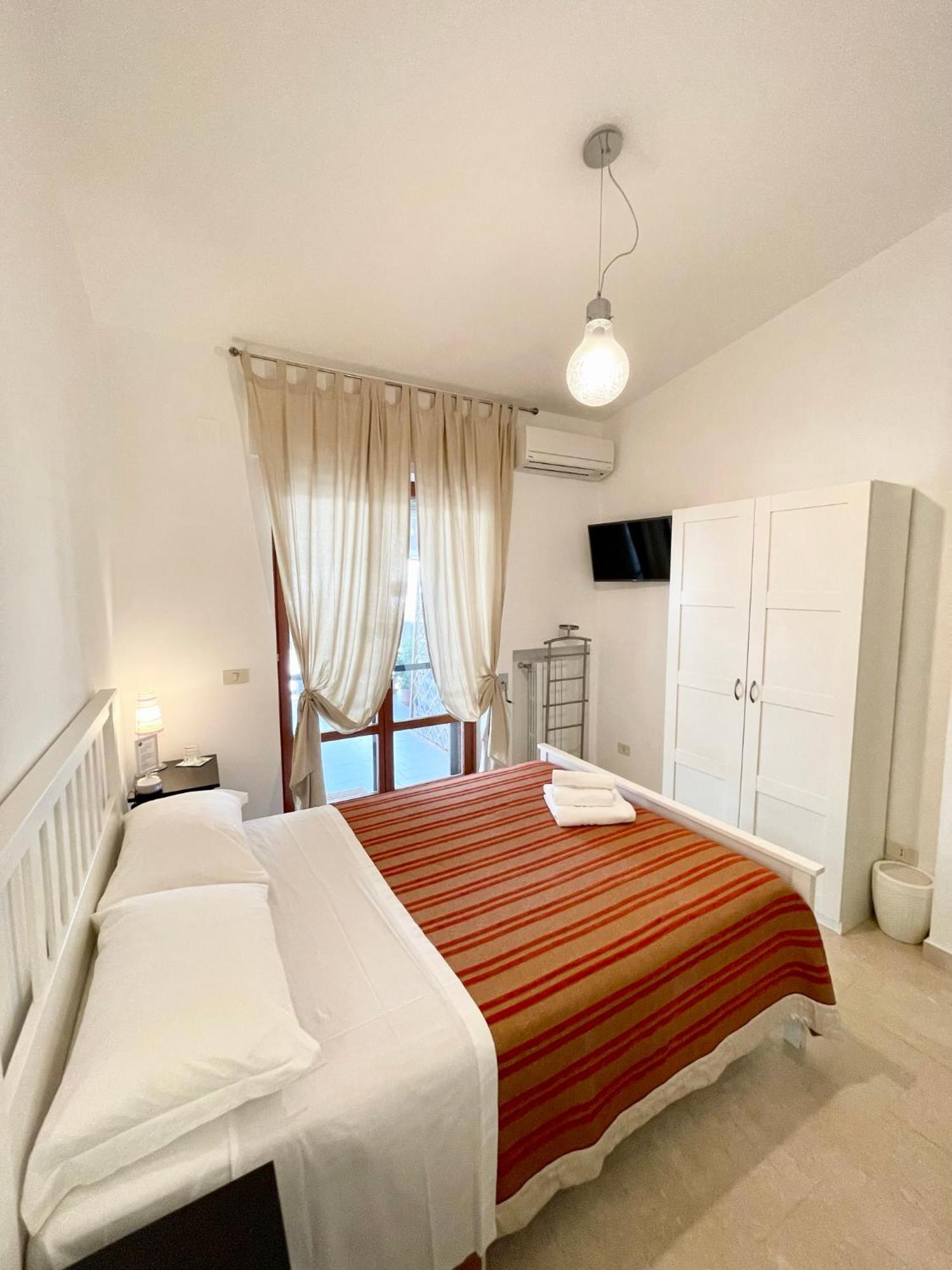 B&B Le Saline Taranto Exterior photo
